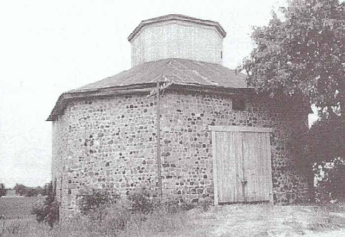 Stone Barn-2.jpg (979751 bytes)