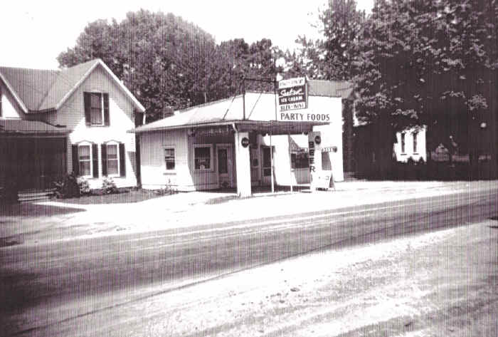 Hulbert Station Party Store.jpg (798342 bytes)