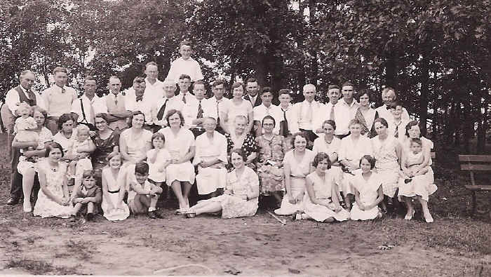 Reunion1932.jpg (837770 bytes)